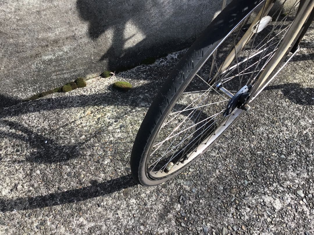 電動アシスト自転車 クリーム色 前後バスケット付き　(渋谷駅、原宿駅等で)