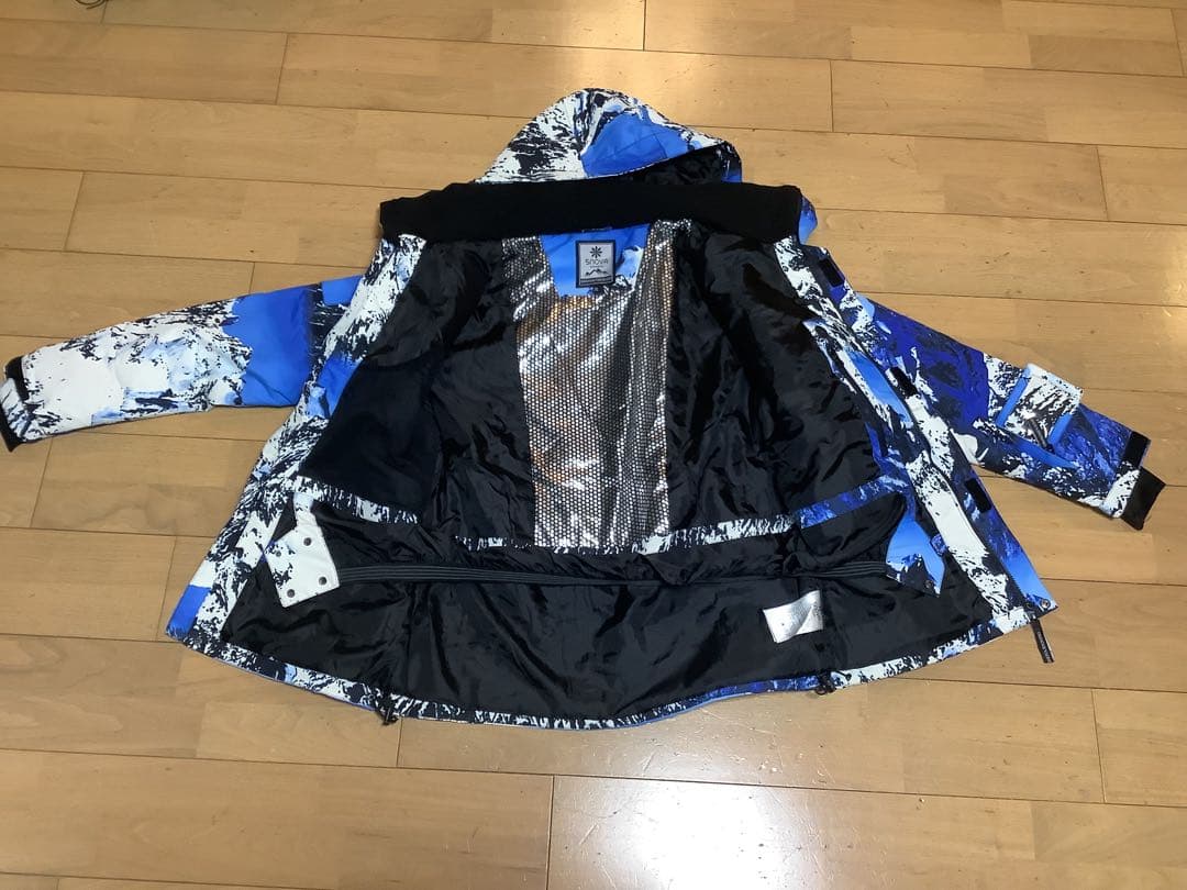 スキーウェア 青と白の山岳模様)