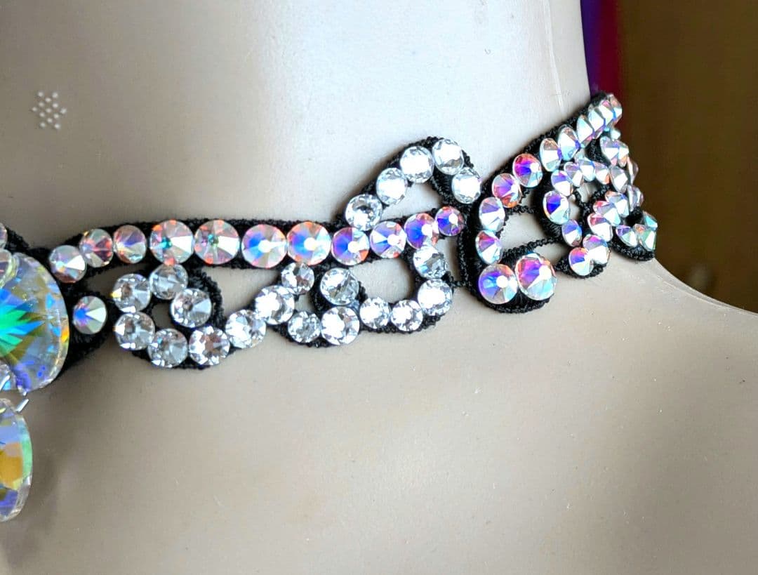 社交ダンス　スワロフスキーの輝きが素晴らしいチョーカー