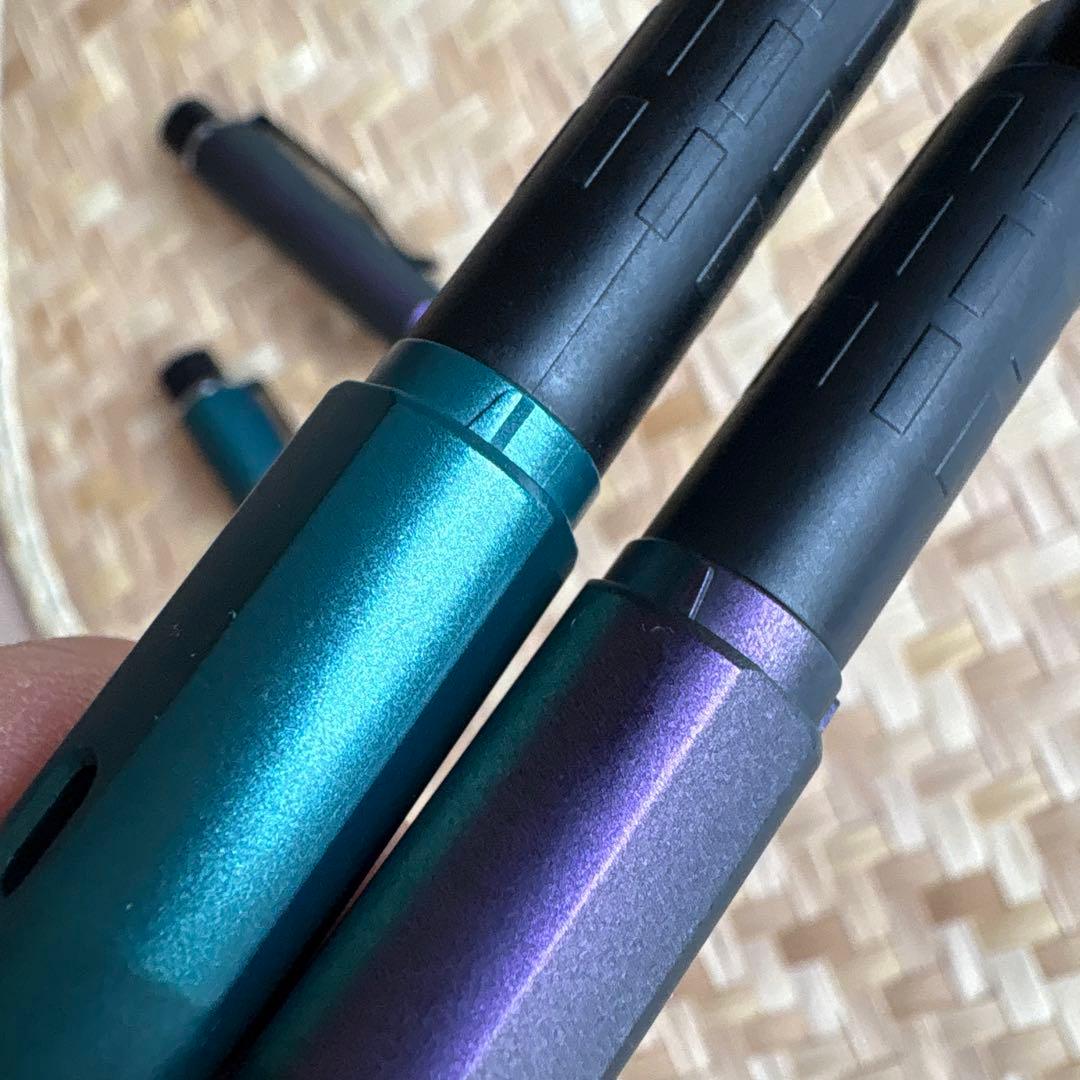 クルトガダイブ　デンスグリーン　オーロラパープル