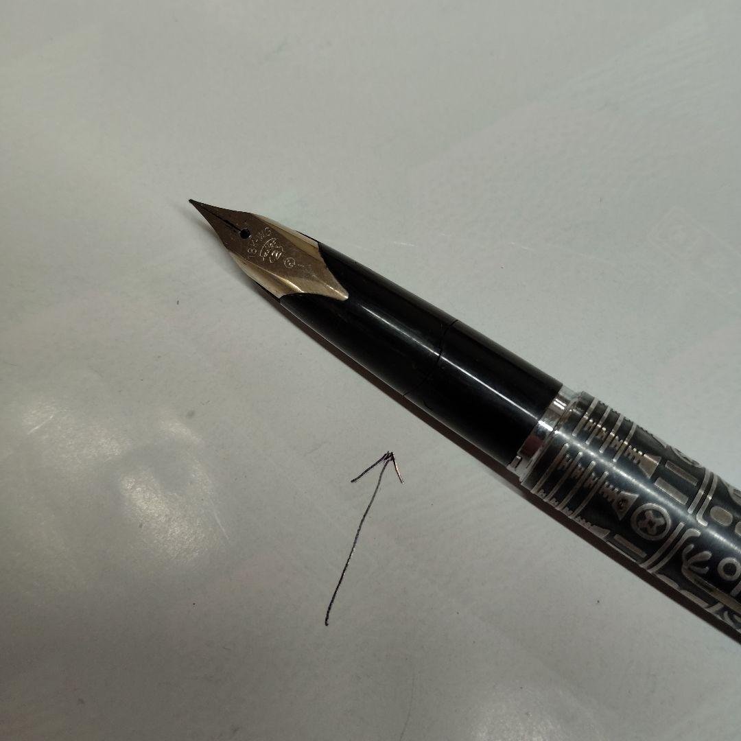 セーラ　万年筆　エジプト柄　シルバー　黒軸中央付近全周ヒビあり