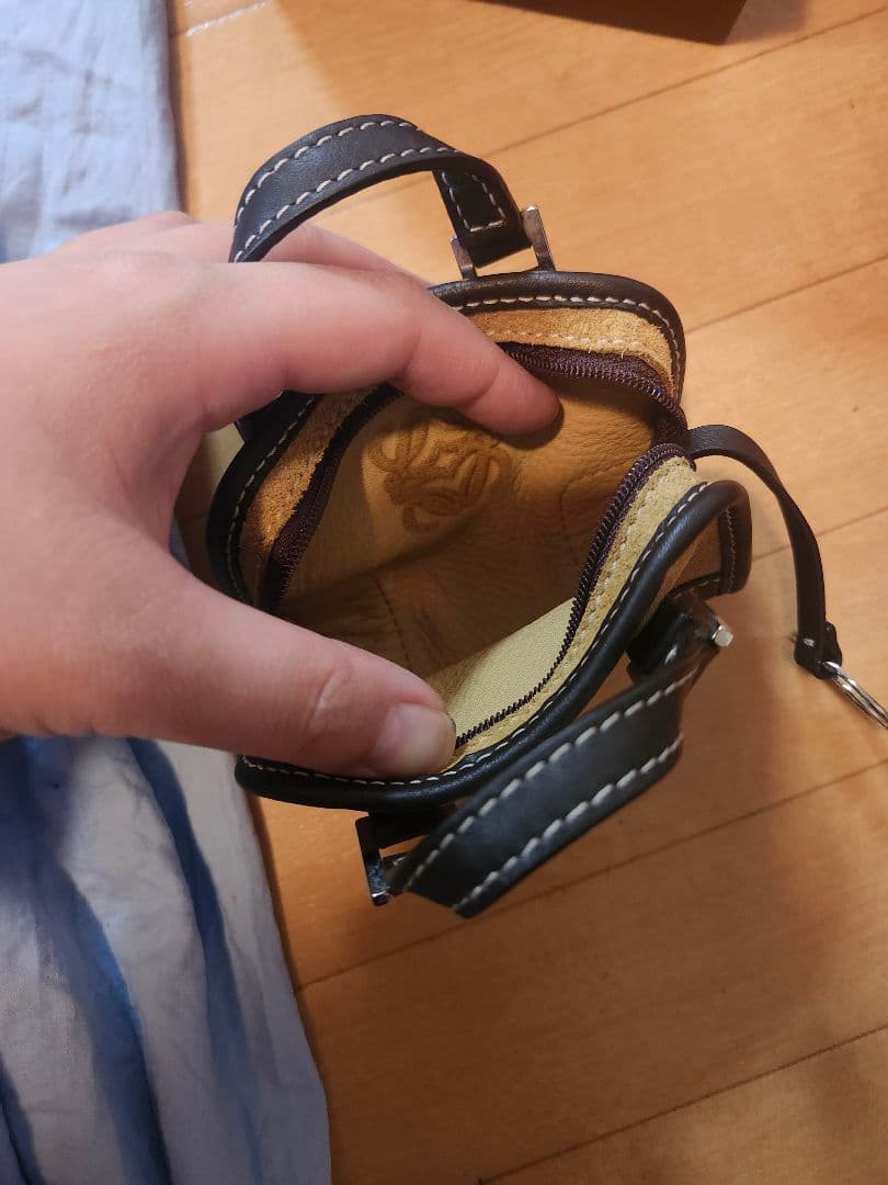 LOEWE ミニバッグ型キーケース ベージュ ブラック