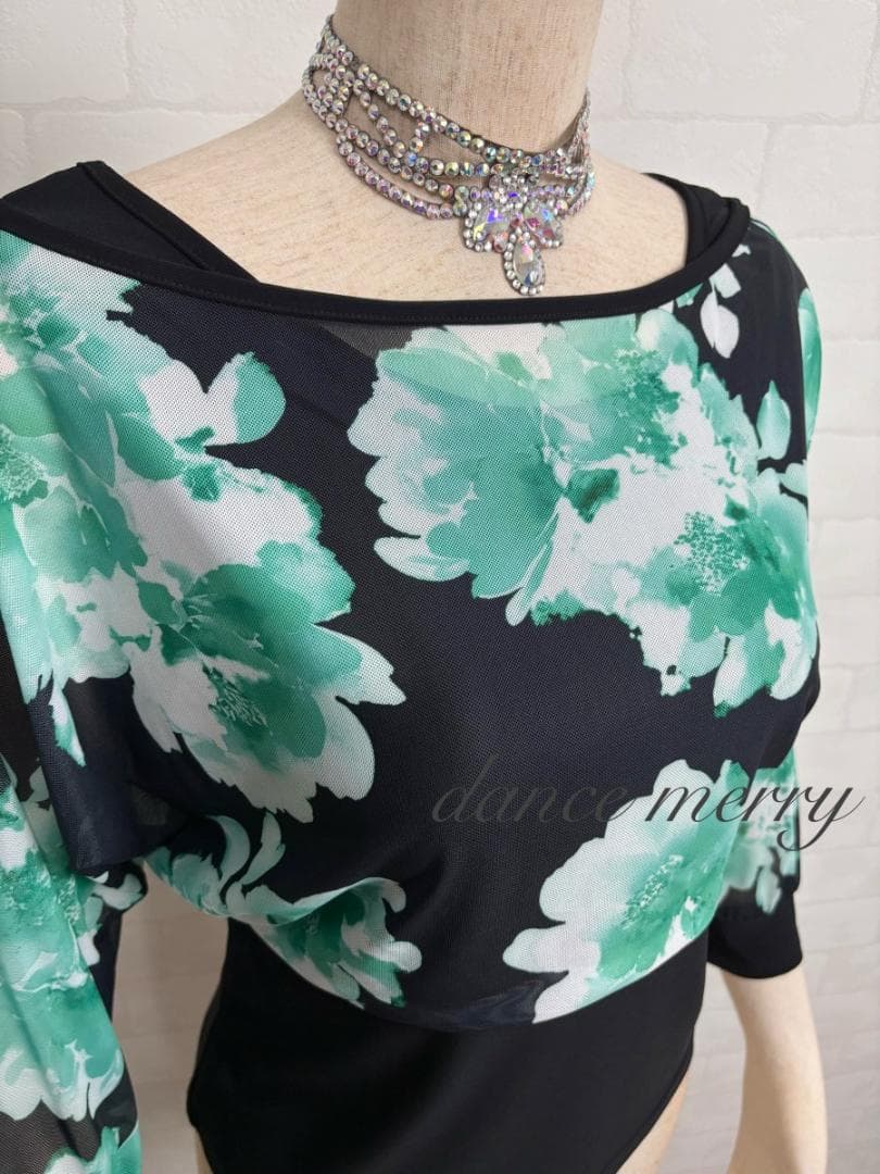 ＊社交ダンス　ツーピース　短め　セットアップ　黒　エメ緑　パーティ　7277