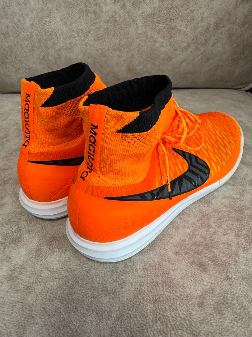 ナイキ マジスタオブラIC オレンジ 27.5cm インドア用